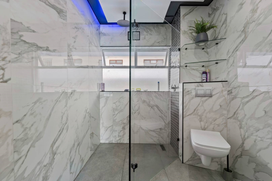 1 Bedroom Property for Sale in Sea Point Western Cape